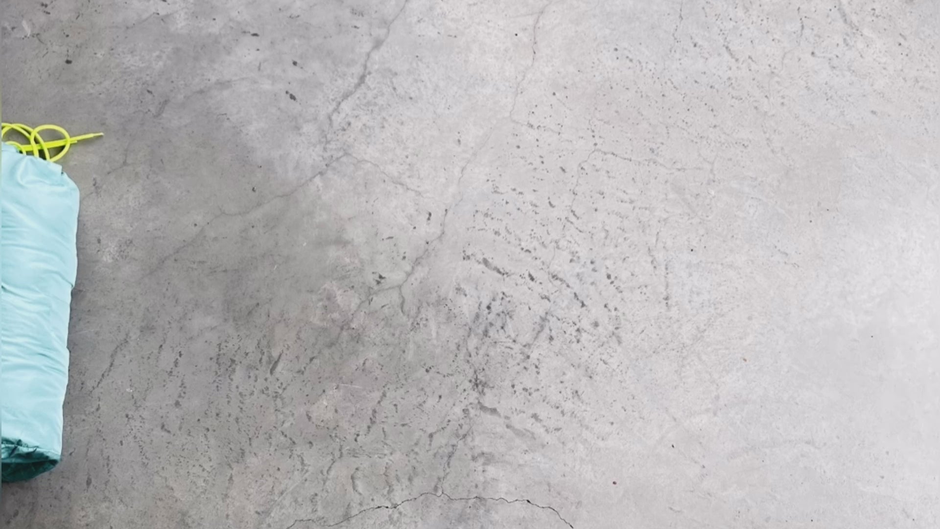 Cargar video: Saquito de dormir desplegándose